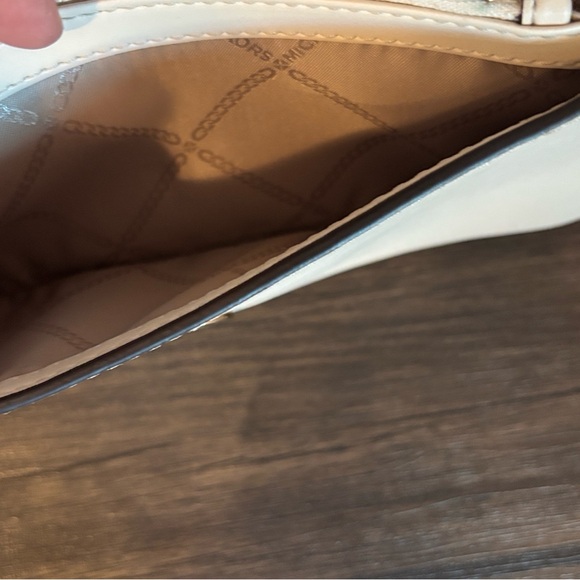 Michael Kors purse - Picture 6 of 10